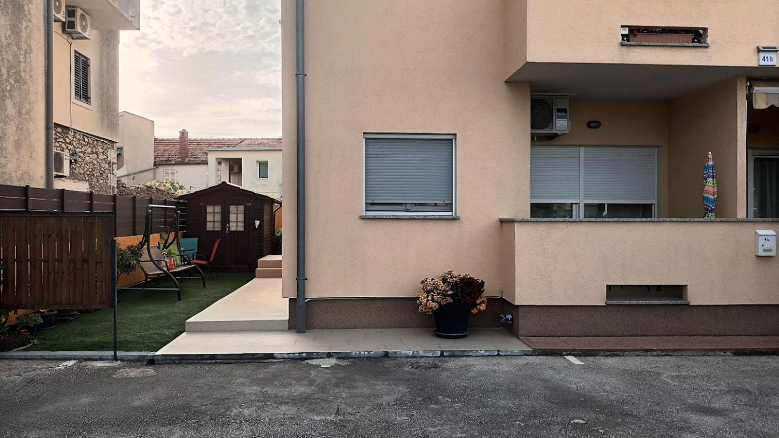Apartman Sandra -Private Parking And Garden Zadar Eksteriør billede